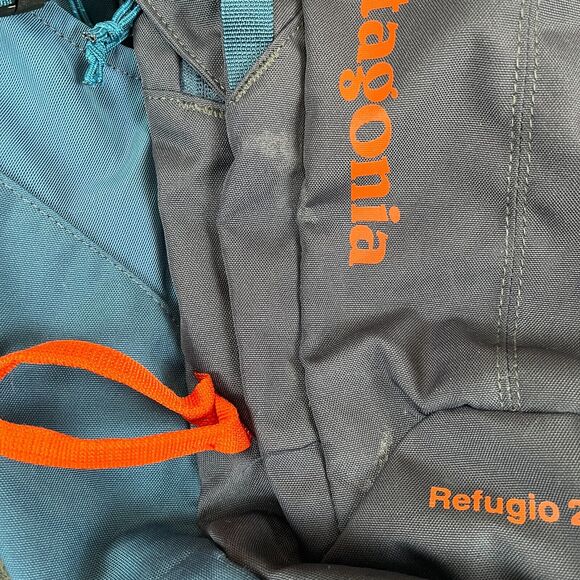 Patagonia Refugio 28L Backpack Black Outdoor Hiking Camping Padded 28 - Picture 11 of 11